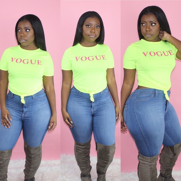Tops - 🚨Large Left🚨Vogue Crop Top